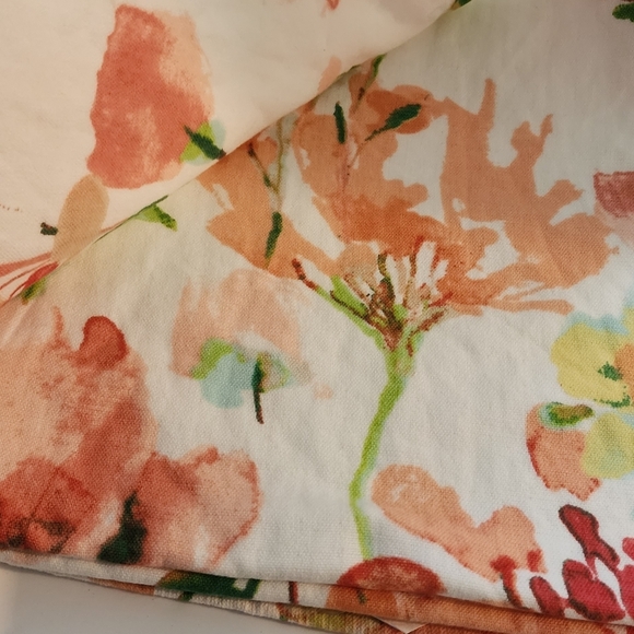 Dkny Floral Coral Watercolor 54" x 29"Coral One Bath Towel - Picture 1 of 7